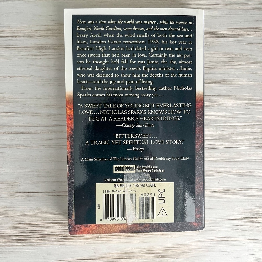 A Walk to Remember by Nicholas Sparks, Paperback - Picture 2 of 2